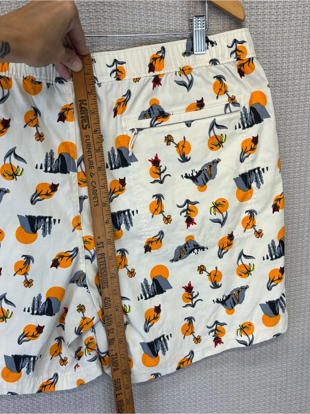 The North Face Class V Cream Color Sun Valley Desert Theme Pull On Shorts XXL